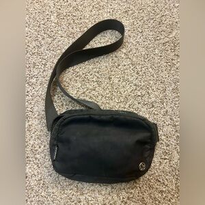Lululemon Everywhere Belt Bag Black 1L Adjustable Strap MSRP $70